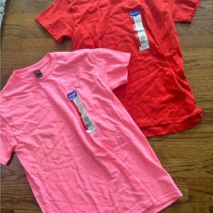 Gildan Heavy Weight Two-Pack  T-Shirts Size Small Red & Pink